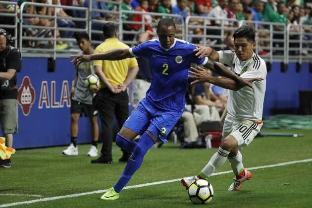 Mexico s Martin Barragan (R) vies for the ball with Dustley Mulder (L) of Curacao during a Gold Cup match between Mexico and Curacao held at Alamodome Stadium in San Antonio, Texas, USA, 16 July 2017. MEXICO VS. CURACAO !ACHTUNG: NUR REDAKTIONELLE NUTZUNG!  Copyright: xJOSExMENDEZx JME031 20170717-636358612246960614