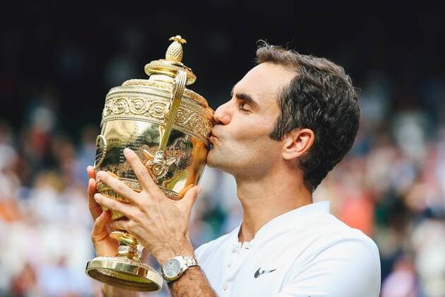 Roger Federer (SUI), JULY 16, 2017 - Tennis : Roger Federer of Switzerland kisses the trophy after winning the Men s singles final match of the Wimbledon Lawn Tennis Championships against Marin Cilic of Croatia at the All England Lawn Tennis and Croquet Club in London, England. Noxthirdxpartyxsales  (mdga016995)