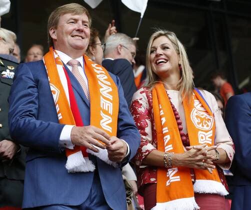 (170717) -- UTRECHT, July 17, 2017 -- Dutch King Willem-Alexander (L) and Queen Maxima attend the UEFA Women s EURO 2017 soccer tournament opening match between the Netherlands and Norway at the Stadion Galgenwaard in Utrecht, the Netherlands, July 16, 2017. The Netherlands won the game 1-0. ) (SP)NETHERLANDS-UEFA-WOMEN S EURO-2017-GROUP-NETHERLANDS VS NORWAY YexPingfan 