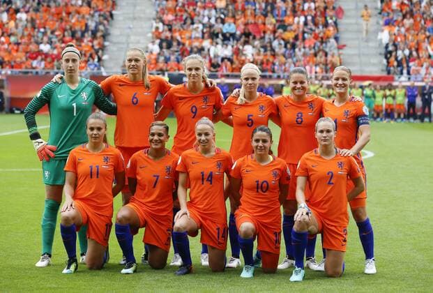 (170717) -- UTRECHT, July 17, 2017 -- Group photo of team Netherlands is seen during the UEFA Women s EURO 2017 soccer tournament opening match between the Netherlands and Norway at the Stadion Galgenwaard in Utrecht, the Netherlands, July 16, 2017. The Netherlands won the game 1-0. ) (SP)NETHERLANDS-UEFA-WOMEN S EURO-2017-GROUP-NETHERLANDS VS NORWAY YexPingfan 