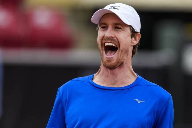 170717 Marcus Daniell, Nya Zeeland jublar under dag 2 av Swedish Open den 17 juli 2017 i Bastad.  Copyright: AndersxBjurö ST170717AAB0L