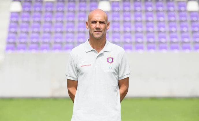 Fussball 2.Bundesliga Aue, 17.07.2017, Erzgebirgsstadion, Fussball, 2.Bundesliga, FC Erzgebirge Aue , GER, Porträttermin 2017 2018 , Im Bild: Trainer Thomas Letsch ,