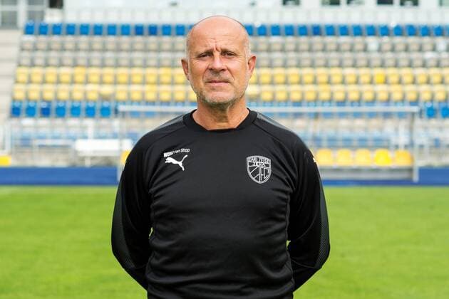 Porträt: Fußball, GER, 3.Liga, Porträttermin 2017 2018, FC Carl Zeiss Jena, Bernd Lindrath Torwart Trainer Ernst Abbe Sportfeld
