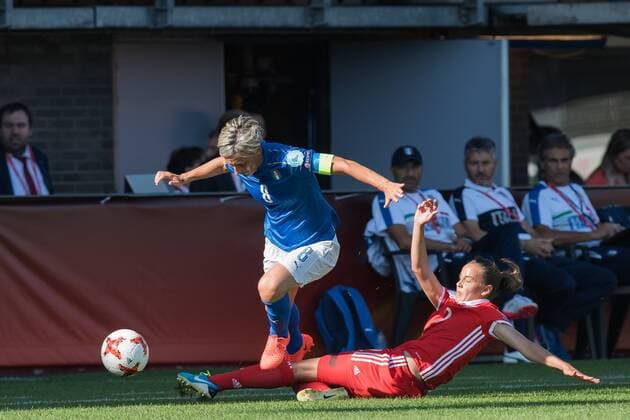 (L-R) Melania Gabbiadini of Italy Women, Natalya Solodkaya of Russia women during the UEFA WEURO 2017 Group B group stage match between Italy and Russia at Het Kasteel on July 17, 2017 in Rotterdam, The Netherlands Women: Italy v Russia UEFA WEURO 2017 2017 2018 xVIxVIxImagesx xGerritxvanxKeulenxIVx 8247950