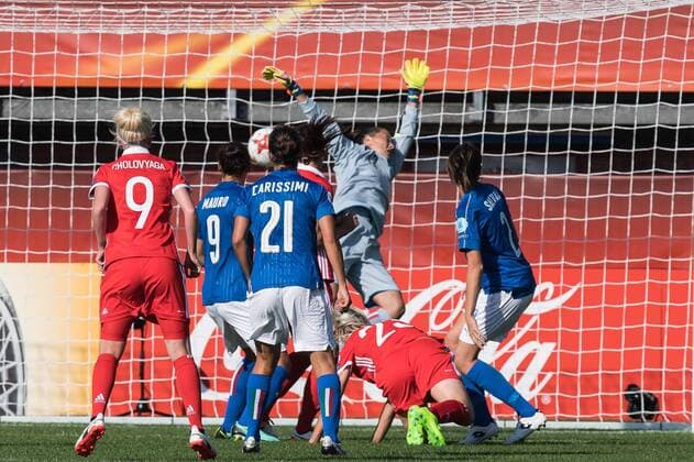 Bilder des Tages - SPORT Elena Morozova of Ru ssia women scores during the UEFA WEURO 2017 Group B group stage match between Italy and Russia at Het Kasteel on July 17, 2017 in Rotterdam, The Netherlands Women: Italy v Russia UEFA WEURO 2017 2017 2018 xVIxVIxImagesx xGerritxvanxKeulenxIVx 8248090