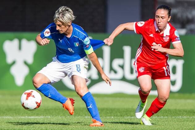 ROTTERDAM, 17-07-2017 , EK Vrouwenvoetbal 2017 , Women s Euro 2017 , Groepswedstrijd Italie - Rusland , Sparta Stadion het Kasteel , Speelster van Rusland Elvira Ziyastinova (r) in duel met n8 (l) Italie - Rusland  Copyright: xKayxIntxVeenx 1649033