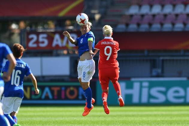 Melania Gabbiadini (Italien, Italy) (8) gewinnt Kopfball gegen Anna Cholovyaga (Russland (9), Fussball, UEFA Women s EURO 2017, Italien - Russland, xmkx