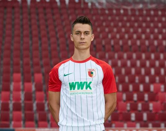 Erik Thommy, Fußball, GER, 1. BL, Porträttermin 2017 2018, FC Augsburg,