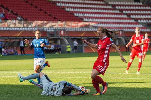 (L-R) Elisa Bartoli of Italy Women, goalkeeper Chiara Marchivelli of Italy Women, Margarita Chernomyrdina of Russia women, Nadezhda Smirnova of Russia women during the UEFA WEURO 2017 Group B group stage match between Italy and Russia at Het Kasteel on July 17, 2017 in Rotterdam, The Netherlands Women: Italy v Russia UEFA WEURO 2017 2017 2018 xVIxVIxImagesx xGerritxvanxKeulenxIVx 8248775