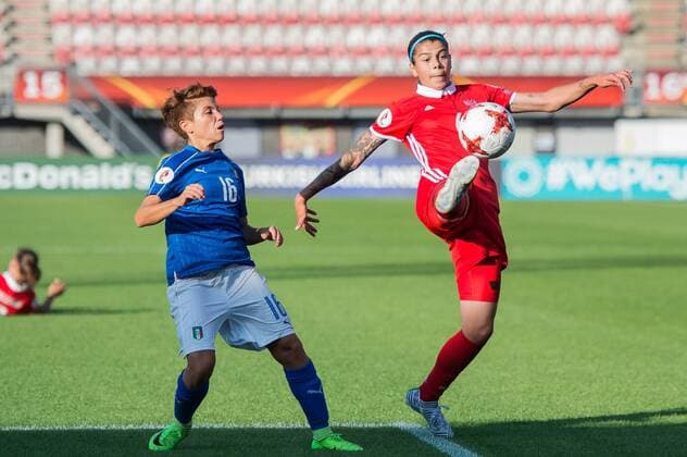 (L-R) Manuela Giugliano of Italy Women, Nadezhda Karpova of Russia women during the UEFA WEURO 2017 Group B group stage match between Italy and Russia at Het Kasteel on July 17, 2017 in Rotterdam, The Netherlands Women: Italy v Russia UEFA WEURO 2017 2017 2018 xVIxVIxImagesx xGerritxvanxKeulenxIVx 8248784