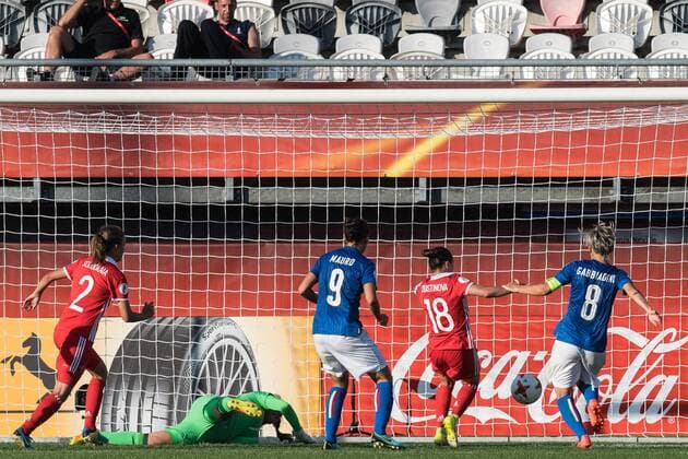 Italy misses in the last minute (L-R) Natalya Solodkaya of Russia women, goalkeeper Tatyana Shcherbak of Russia women, Ilaria Mauro of Italy Women, Elvira Ziyastinova of Russia women, Melania Gabbiadini of Italy Women during the UEFA WEURO 2017 Group B group stage match between Italy and Russia at Het Kasteel on July 17, 2017 in Rotterdam, The Netherlands Women: Italy v Russia UEFA WEURO 2017 2017 2018 xVIxVIxImagesx xGerritxvanxKeulenxIVx 8248786