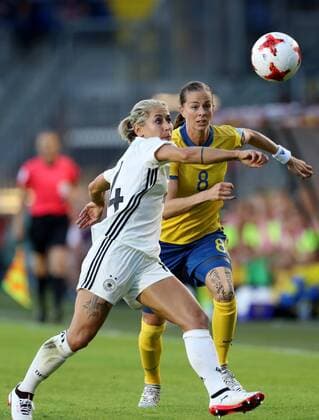 Niederlande, Breda, Rat Verlegh Stadion, 17.07.2017, Fußball, UEFA WEURO, Deutschland - Schweden Bild: v. lk. Anna Blässe (Deutschland, 14) und Lotta Schelin (Sweden, 8) Copyright: HMBxMedia xHeikoxBecker