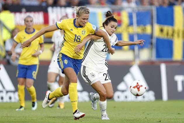 (L-R) Fridolina Rolfo of Sweden women, Lina Magull of Germany women during the UEFA WEURO 2017 Group B group stage match between Germany and Sweden at the Rat Verlegh stadium on July 17, 2017 in Breda, The Netherlands Women: Germany v Sweden UEFA WEURO 2017 2017 2018 xVIxVIxImagesx xMauricexvanxSteenxIVx 8249422