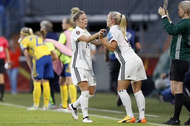 (L-R) Svenja Huth of Germany women, Mandy Islacker of Germany women during the UEFA WEURO 2017 Group B group stage match between Germany and Sweden at the Rat Verlegh stadium on July 17, 2017 in Breda, The Netherlands Women: Germany v Sweden UEFA WEURO 2017 2017 2018 xVIxVIxImagesx xMauricexvanxSteenxIVx 8249424