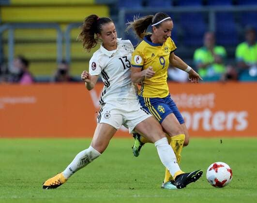 Niederlande, Breda, Rat Verlegh Stadion, 17.07.2017, Fußball, UEFA WEURO, Deutschland - Schweden Bild: v. lk. Sara Däbritz (Deutschland, 13) und Kosovare Asllani (Sweden, 9) Copyright: HMBxMedia xHeikoxBecker
