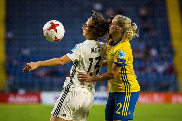 NLD, Breda, UEFA Women s Euro 2017 17.07.2017, Rat Verlegh Stadion, Breda, NLD, Breda, UEFA Women s Euro 2017 , im Bild picture shows Sara Daebritz (Deutschland 13) gegen Jonna Andersson (Schweden 2), nordphotox xRauch nph00251