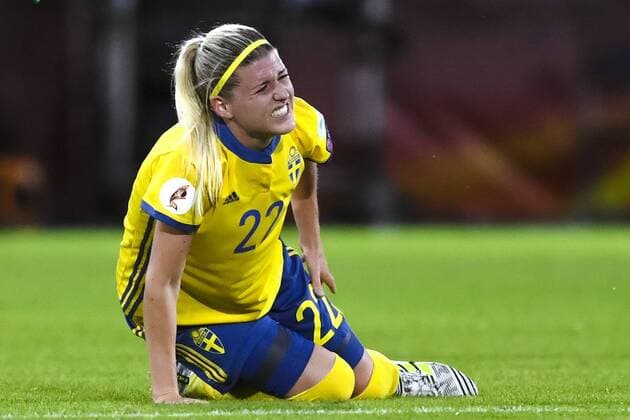 170717 Sveriges Olivia Schough har ont i fotbollsmatchen mellan Tyskland och Sverige under fotbolls-EM den 17 juli 2017 i Breda.  Copyright: CARLxSANDIN BB170717CS048
