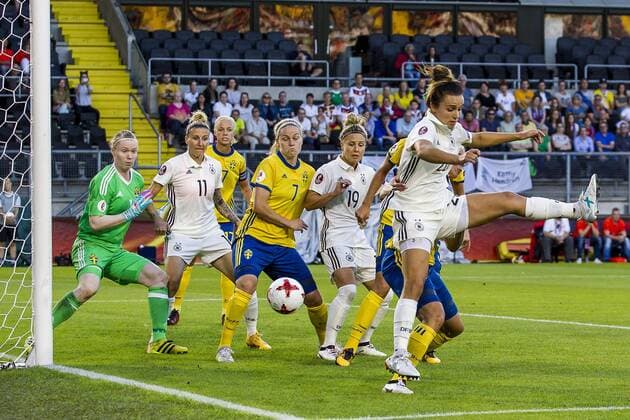 BREDA - 17-07-2017. EK vrouwenvoetbal, Woman s Euro 2017, groepswedstrijd Duitsland - Zweden. Dzsenifer Marozsan geeft eigenaardig hakje. Duitsland - Zweden  Copyright: xToinxDamenx 1649195