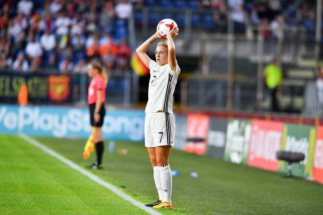 Carolin Simon (Deutschland , Germany , DFB-Frauen )(7) beim Einwurf, Fussball, UEFA Women s EURO 2017, Deutschland - Schweden, xmkx