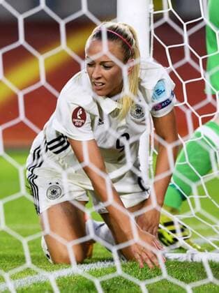 Fussball, Frauen, UEFA Europameisterschaft, EM 2017, Niederlande, Gruppe B, Rat Verlegh Stadion Breda, Deutschland - Schweden; Mandy Islacker (GER) enttäuscht.