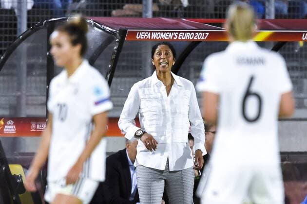 170717 Tysklands förbundskapten Steffi Jones i fotbollsmatchen mellan Tyskland och Sverige under fotbolls-EM den 17 juli 2017 i Breda.  Copyright: CARLxSANDIN BB170717CS070