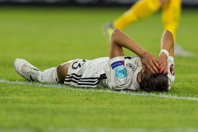 Breda, Niederlande 17.07.2017, UEFA Frauen-EM, 2017, women s Euro 2017, Gruppe B, Deutschland - Schweden, Hasret Kayikci (GER) am boden ( DeFodi001