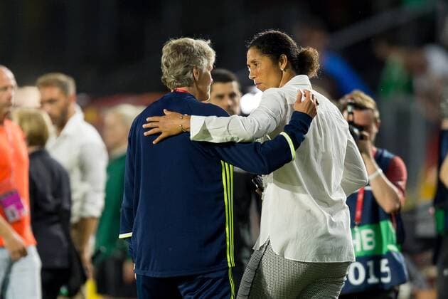 Breda, Niederlande 17.07.2017, UEFA Frauen-EM, 2017, women s Euro 2017, Gruppe B, Deutschland - Schweden, Trainer Pia Sundhage (SWE) und Trainer Steffi Jones (GER) nach dem spiel ( DeFodi001