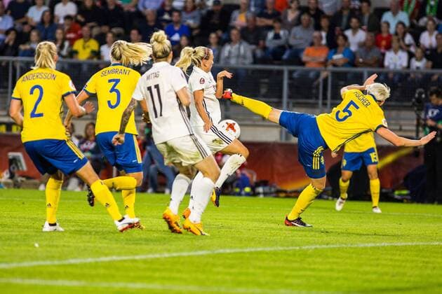 NLD, Breda, UEFA Women s Euro 2017 17.07.2017, Rat Verlegh Stadion, Breda, NLD, Breda, UEFA Women s Euro 2017 , im Bild picture shows Nilla Fischer (Schweden 5) klärt, nordphotox xRauch nph00251