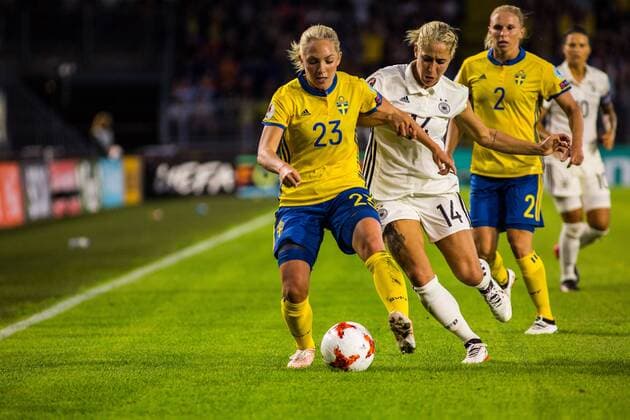 NLD, Breda, UEFA Women s Euro 2017 17.07.2017, Rat Verlegh Stadion, Breda, NLD, Breda, UEFA Women s Euro 2017 , im Bild picture shows Elin Rubinson (Schweden 23) gegen Anna Blaesse (Deutschland 14), nordphotox xRauch nph00251