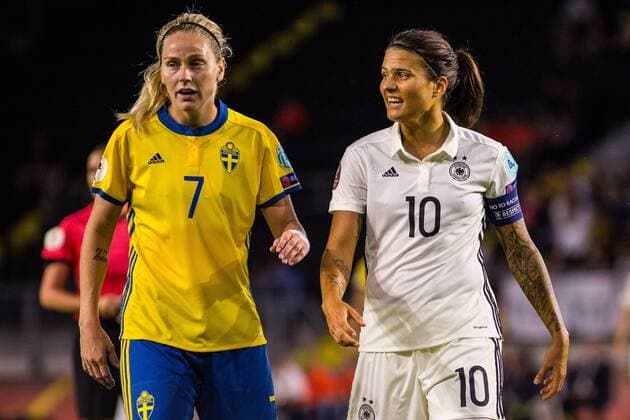 NLD, Breda, UEFA Women s Euro 2017 17.07.2017, Rat Verlegh Stadion, Breda, NLD, Breda, UEFA Women s Euro 2017 , im Bild picture shows Lisa Dahlkvist (Schweden 7) mit Dzsenifer Marozsan (Deutschland 10), nordphotox xRauch nph00251