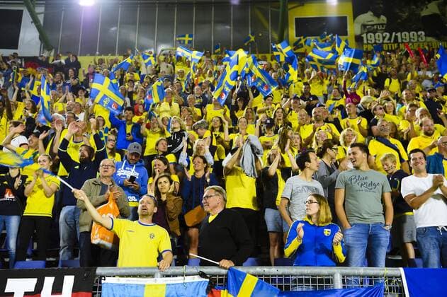 170717 Sveriges supportrar efter fotbollsmatchen mellan Tyskland och Sverige under fotbolls-EM den 17 juli 2017 i Breda.  Copyright: CARLxSANDIN BB170717CS092