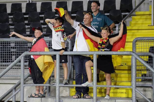 Jubelnde Fans der deutschen Mannschaft, Fans, Publikum, Zuschauer, Stimmung, Atmosphäre, Stadion, Fussball, UEFA Women s EURO 2017, Deutschland - Schweden, xozx