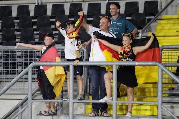 Jubelnde Fans der deutschen Mannschaft, Fans, Publikum, Zuschauer, Stimmung, Atmosphäre, Stadion, Fussball, UEFA Women s EURO 2017, Deutschland - Schweden, xozx