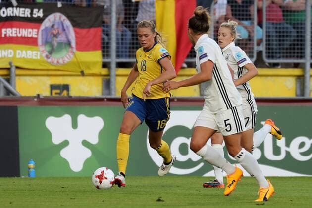 v.li.: Fridolina Rolfö (Schweden, 18), Babett Peter (DFB-Frauen, 5), Carolin Simon (DFB-Frauen, 7), Aktion, Action, Spielszene, Fussball, UEFA Women s EURO 2017, Deutschland - Schweden, xozx