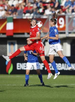 (170718) -- ROTTERDAM, July 18, 2017 -- Nadezhda Karpova (L) of Russia vies with Cecilia Salvai of Italy during UEFA Women s EURO 2017 soccer tournament Group B match between Russia and Italy at the Sparta Stadium in Rotterdam, the Netherlands, July 17, 2017. The Russians won the game 2-1. ) (SP)NETHERLANDS-UEFA-WOMEN S EURO 2017-GROUP-RUSSIA VS ITALY YexPingfan 