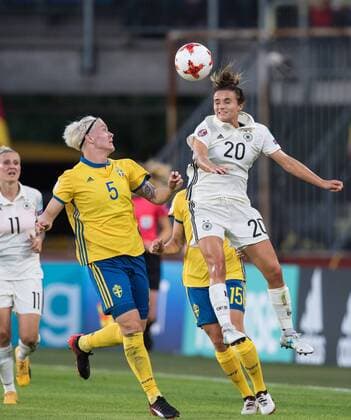 vl: Anja Mittag (GER), Nilla Fischer (SWE), Jessica Samuelsson (SWE), Lina Magull (GER) Vorrunde: Deutschland - Schweden in Breda am 17.07.2017. UEFA Fussball Frauen Europameisterschaft 2017 in den Niederlanden,