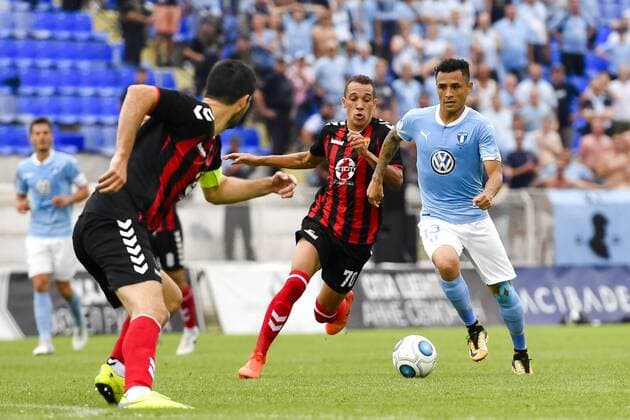170718 Vardars Huan Felipe Ribeiro och Malmö FFs Yoshimar Yotun under en fotbollsmatch mellan Vardar och Malmö FF i kvalet till Champions League den 18 juli 2017 i Strumica.  Copyright: PETTERxARVIDSON BB170718PA061
