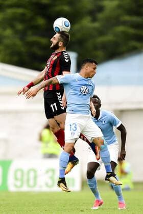 170718 Vardars Tigran Basregjan och Malmö FFs Yoshimar Yotun under en fotbollsmatch mellan Vardar och Malmö FF i kvalet till Champions League den 18 juli 2017 i Strumica.  Copyright: PETTERxARVIDSON BB170718PA062
