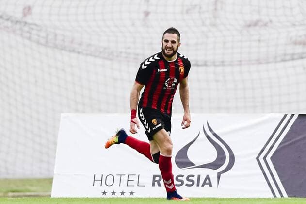 170718 Vardars Tigran Basregjan jublar efter 2-1 under en fotbollsmatch mellan Vardar och Malmö FF i kvalet till Champions League den 18 juli 2017 i Strumica.  Copyright: PETTERxARVIDSON BB170718PA095