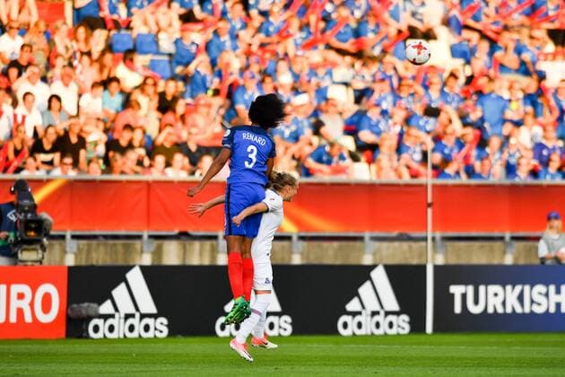 Wendie Renard (Frankreich, France) (3) gewinnt Kopfball, Fussball, UEFA Women s EURO 2017, Frankreich - Island, xmkx