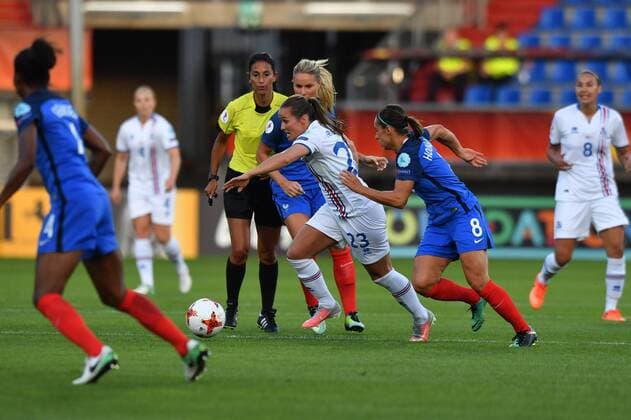 Zweikampf Fanndis Fridriksdottir (Island , Iceland) (23) Jessica Houara d Hommeaux (Frankreich, France) (8), Fussball, UEFA Women s EURO 2017, Frankreich - Island, xmkx
