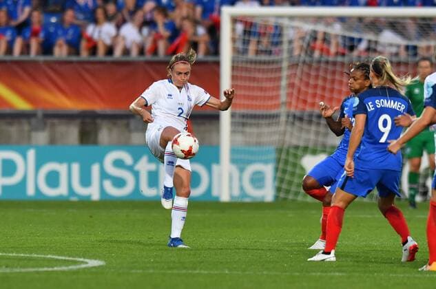 Sif Atladottir (Island, Iceland) (2) klärt den Ball, Fussball, UEFA Women s EURO 2017, Frankreich - Island, xmkx