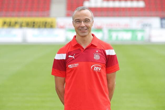 Zwickau - Fussball 3.Liga Zwickau, 18.07.2017, Fussball, 3.Liga, GER, Porträttermin 2017 2018, FSV Zwickau , Im Bild; Teamarzt Uwe Flöten Floetgen. ,
