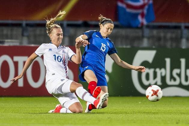 TILBURG - 18-07-2017. EK vrouwenvoetbal, Woman s Euro 2017, groepswedstrijd Frankrijk - IJsland. Duel met l-r Dagny Brynjarsdottir en Elise Bussaglia. Frankrijk - IJsland  Copyright: xToinxDamenx 1650009