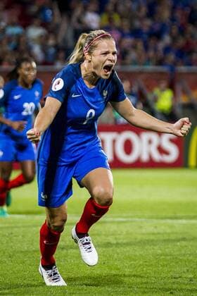 TILBURG - 18-07-2017. EK vrouwenvoetbal, Woman s Euro 2017, groepswedstrijd Frankrijk - IJsland. Eugenie Le Sommer vreugde na scoren penalty, 1-0. Frankrijk - IJsland  Copyright: xToinxDamenx 1650020