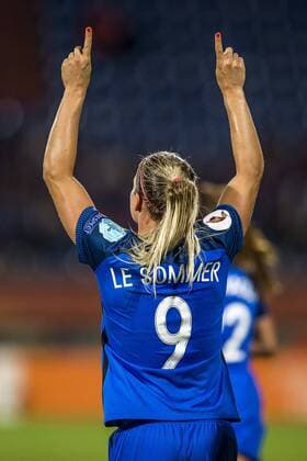 TILBURG - 18-07-2017. EK vrouwenvoetbal, Woman s Euro 2017, groepswedstrijd Frankrijk - IJsland. Eugenie Le Sommer, vreugde na overwinning. Frankrijk - IJsland  Copyright: xToinxDamenx 1650028