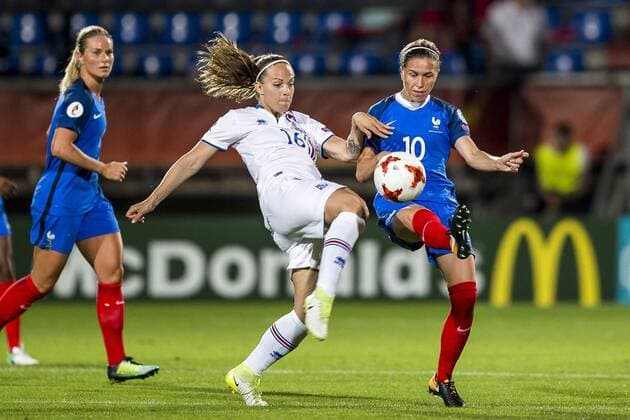 TILBURG - 18-07-2017. EK vrouwenvoetbal, Woman s Euro 2017, groepswedstrijd Frankrijk - IJsland. Duel met l-r Harpa Thorsteinsdottir en Camille Abily. Frankrijk - IJsland  Copyright: xToinxDamenx 1650037