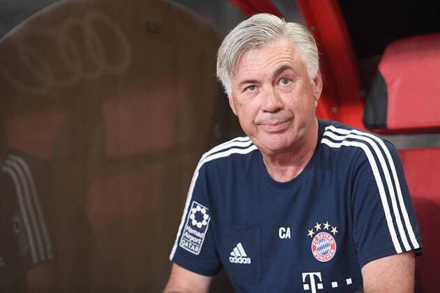 Bilder des Tages - SPORT Head coach Carlo Ancelotti of Bayern Munich reacts as he watches his players competing against Arsenal during the Shanghai match of the 2017 International Champions Cup China in Shanghai, China, 19 July 2017. Arsenal competes against Bayern Munich during 2017 International Champions Cup in Shanghai  20170719_63462