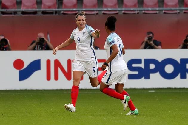 v.li.: Torschützin Jodie Taylor (England, 9) und Demi Stokes (England, 3), jubeln über das Tor zum 1:0, Jubel, Torjubel, Torerfolg, celebrate the goal, goal, celebration, Jubel ueber das Tor, optimistisch, Action, Aktion, Fussball, UEFA Women s EURO 2017, England - Schottland, xozx