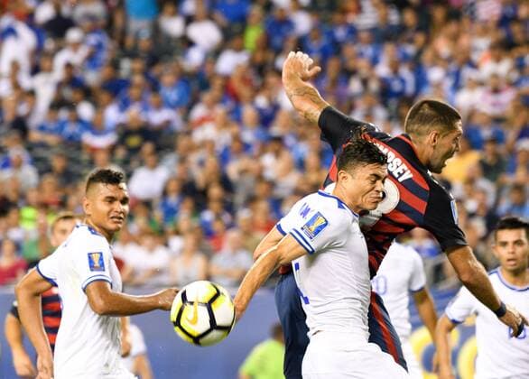 July 19, 2017 - Philadelphia, Pennsylvania, U.S - El Salvador s IVAN MANCIA , (5) in action against the USA s CLINT DEMPSEY, (28), during their quarter final match held at Lincoln Financial Field in Philadelphia PA Gold Cup 2017 USA Vs El Salvador - ZUMArf1_ 20170719_zaf_rf1_027 Copyright: xRickyxFitchettx